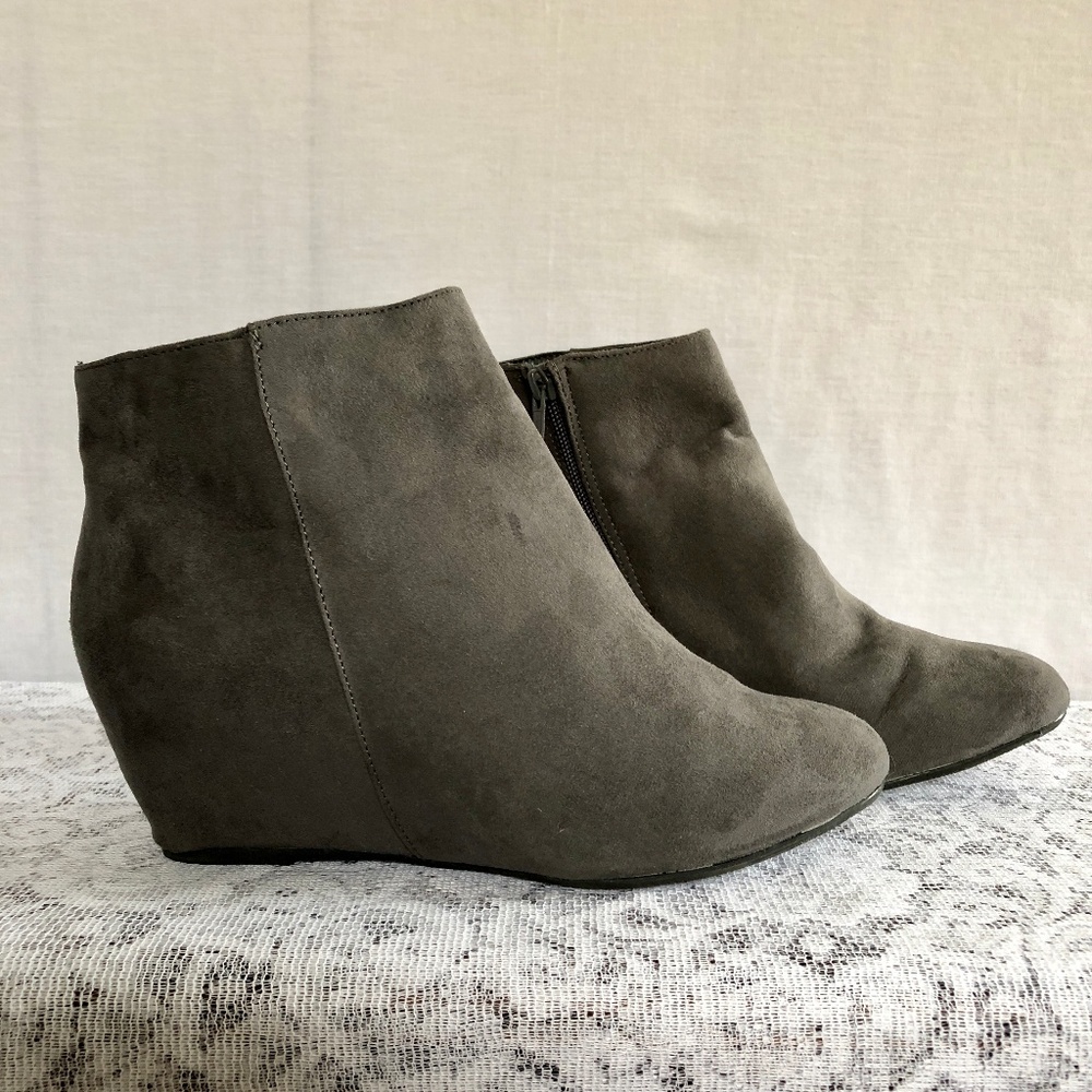NWOT Express Gray Suede Booties 2.5" Wedge 8